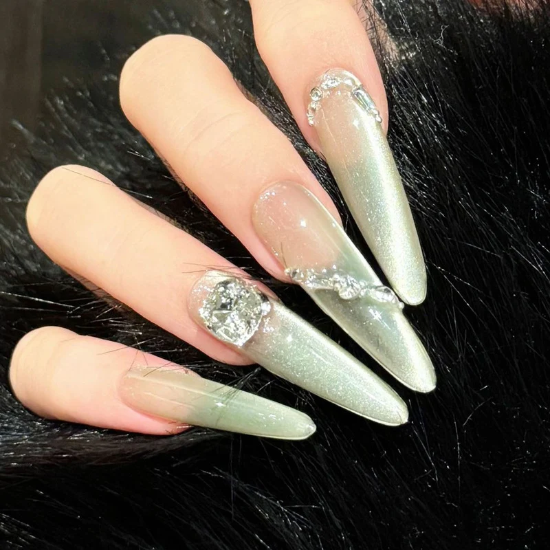 Premium Chic Press-On Nail Extensions mit Edelstein-Akzenten Karnz