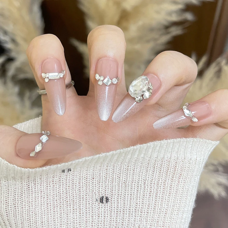 Premium Künstlerische Lange Stiletto-Nagelspitzen mit Aufwändigen Verzierungen Karnz