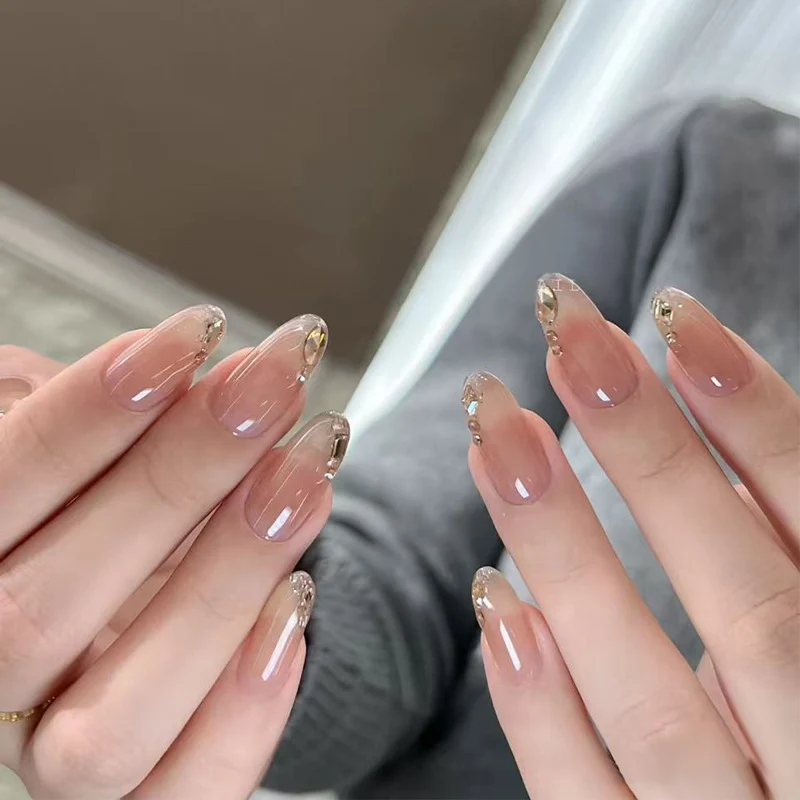 Modestly Chic Press-On Nägel Karnz