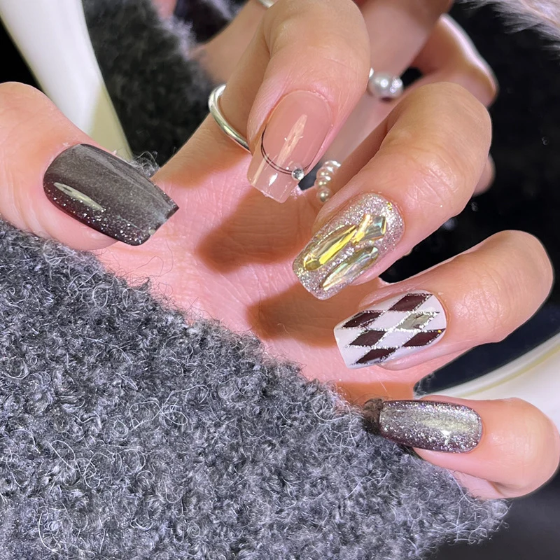 Luxus Press-On Nagelset mit Glitter-Akzenten Karnz