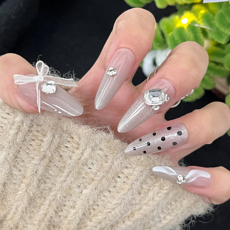 Luxus Press-On Nagelset mit Glitter-Akzenten Karnz