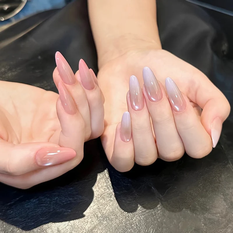 Glänzende Stiletto Press-On Nägel mit Ombre-Finish Karnz