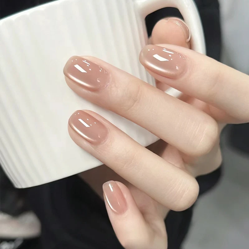 Glänzendes Nagelset Karnz