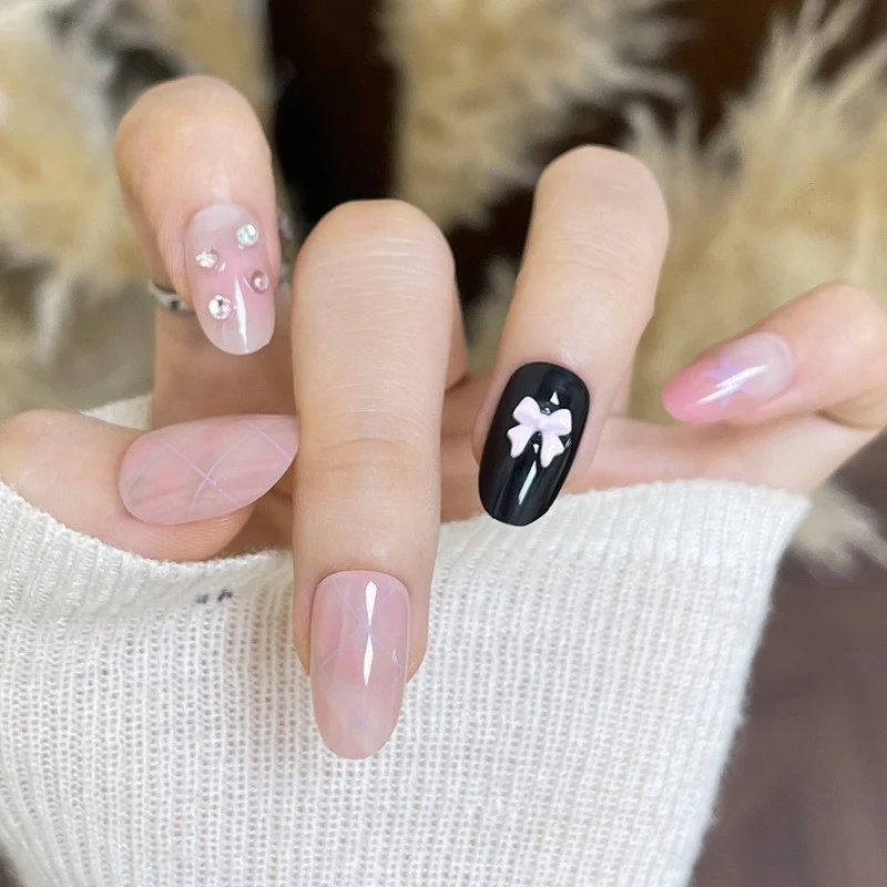 Glänzendes Nagelset Karnz