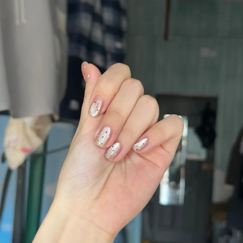 Glänzendes Nagelset Karnz