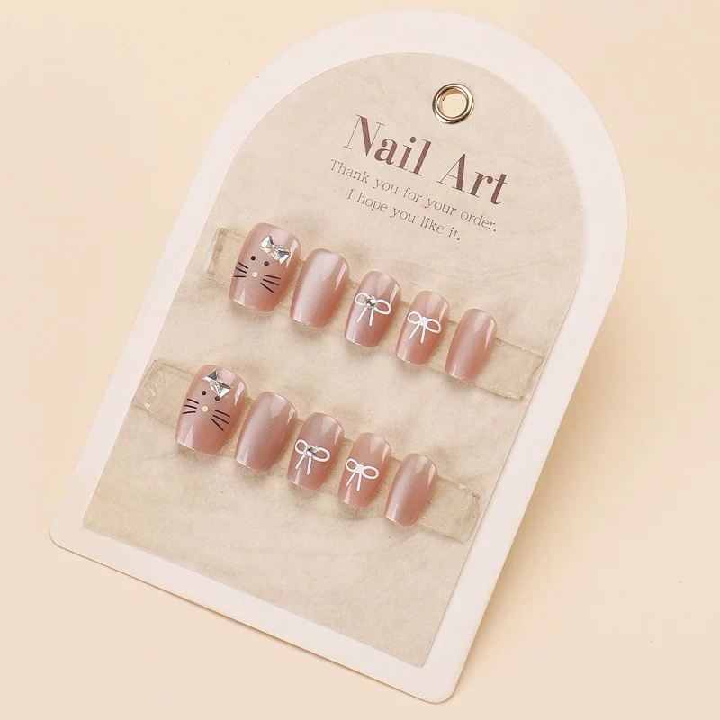 Glänzendes Nagelset Karnz