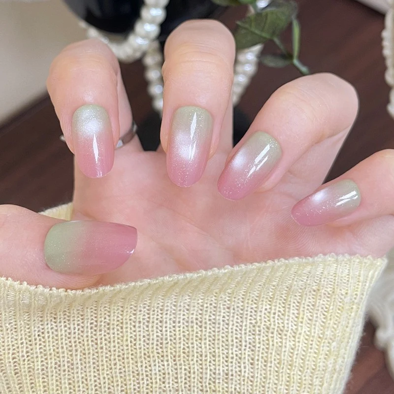 Glänzendes Nagelset Karnz