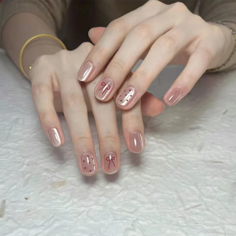 Glänzendes Nagelset Karnz