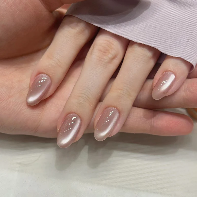 Glänzendes Nagelset Karnz