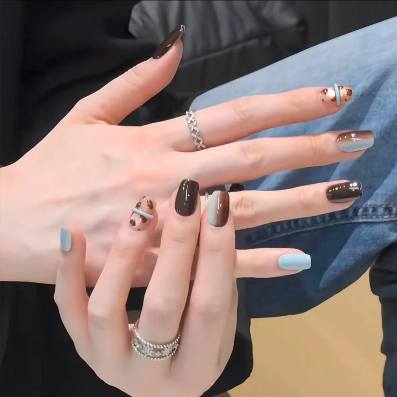 Glänzendes Nagelset Karnz