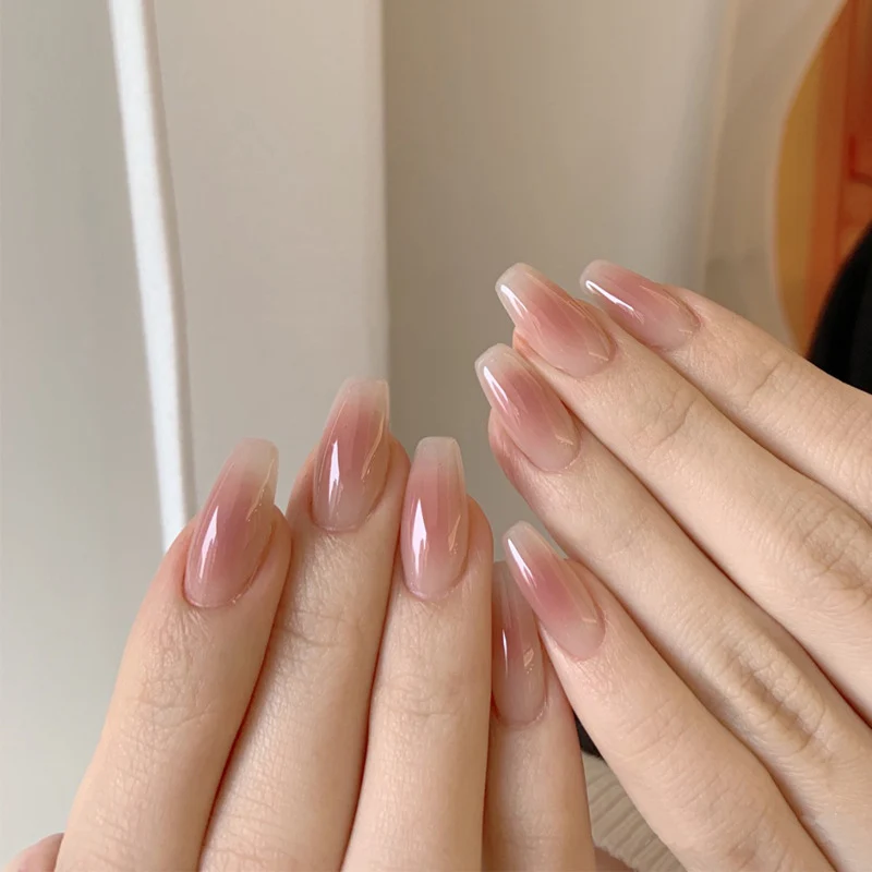 Glänzendes Nagelset Karnz