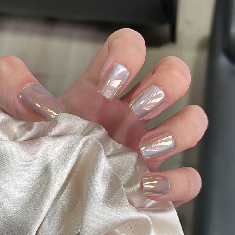 Glänzendes Nagelset Karnz