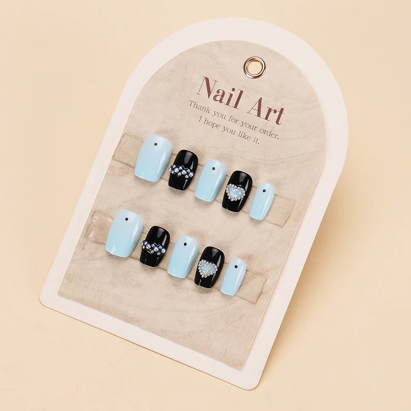 Glänzendes Nagelset Karnz