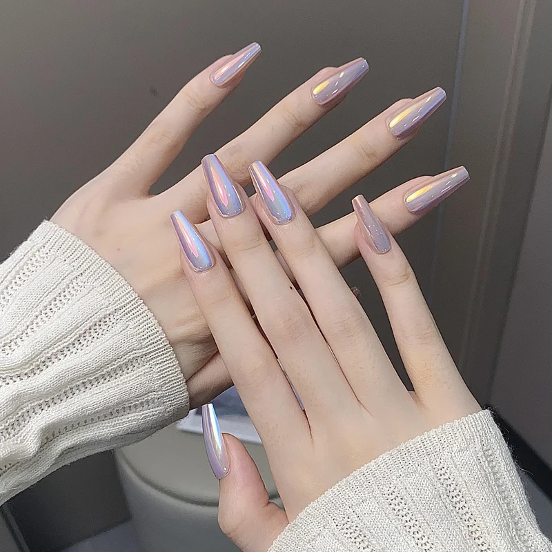 Glänzendes Nagelset Karnz