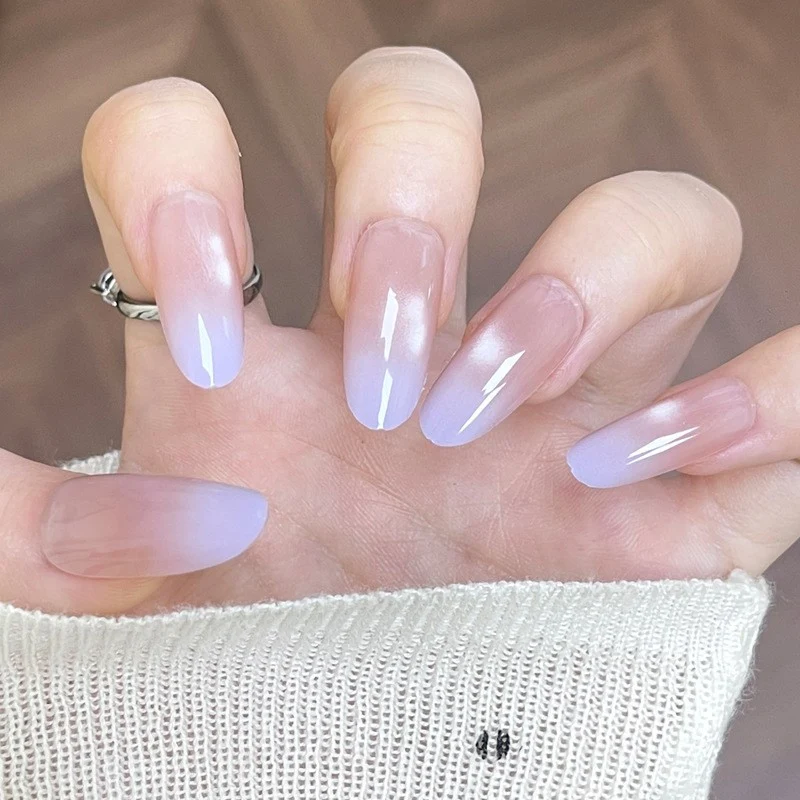 Glänzendes Nagelset Karnz