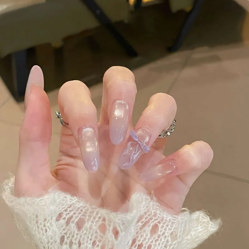Glänzendes Nagelset Karnz