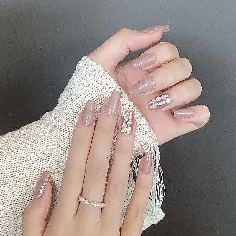 Glänzendes Nagelset Karnz