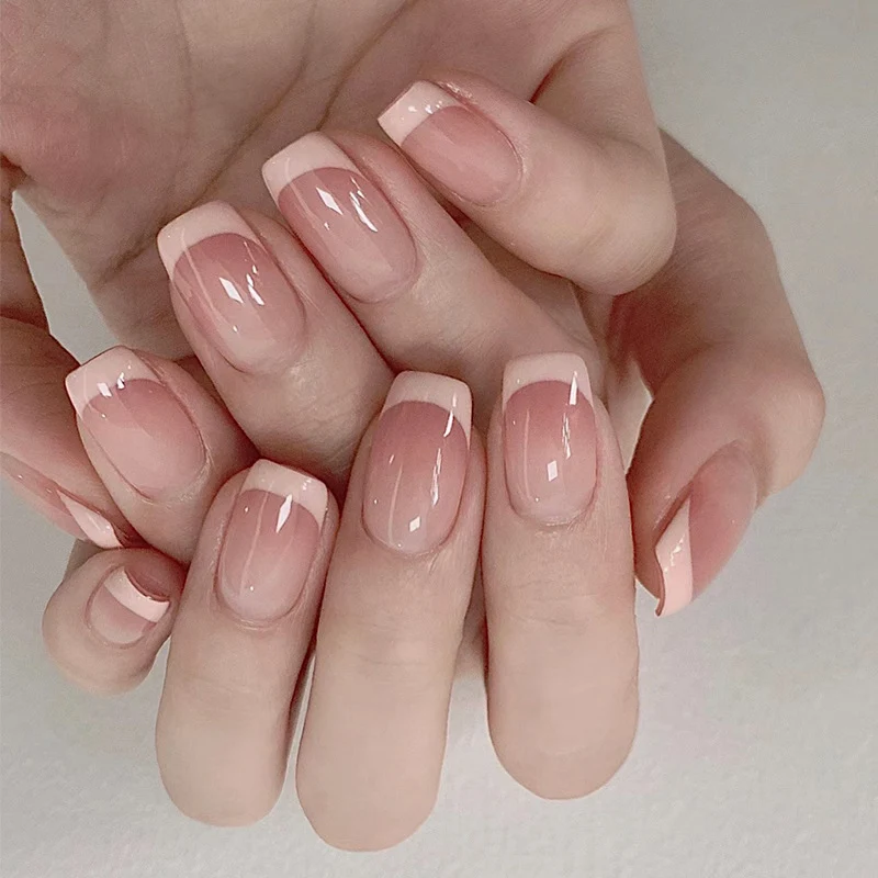 Glänzendes Nagelset Karnz