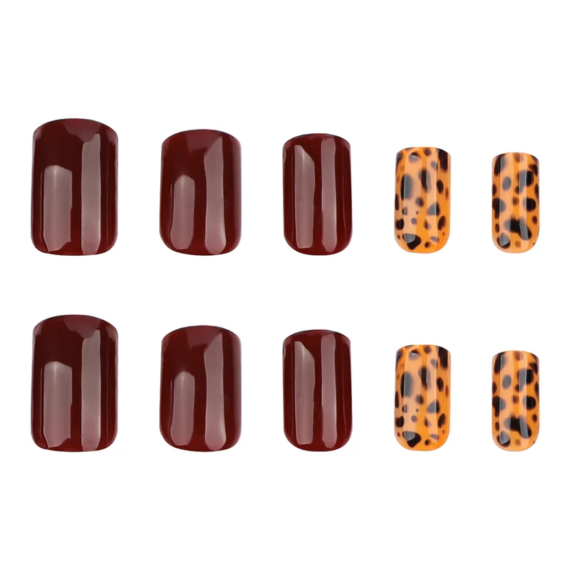 Kunstvolle Nagelkunst mit tierischem Leoparden-Design Karnz