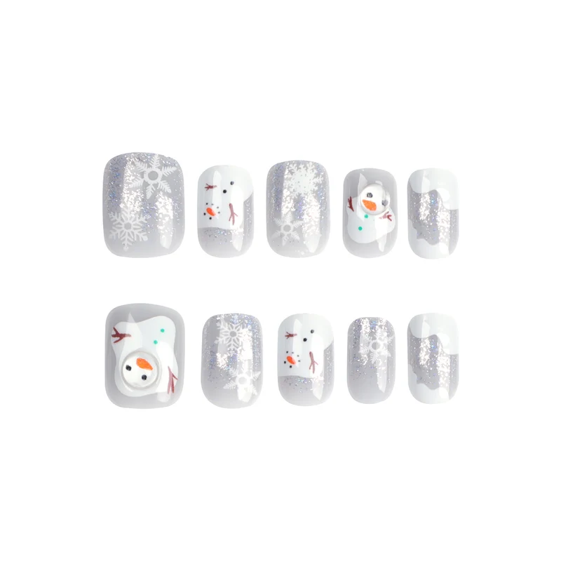 Kunstvolle Nagelkunst mit Schnee- und Weihnachtsmotiven Karnz
