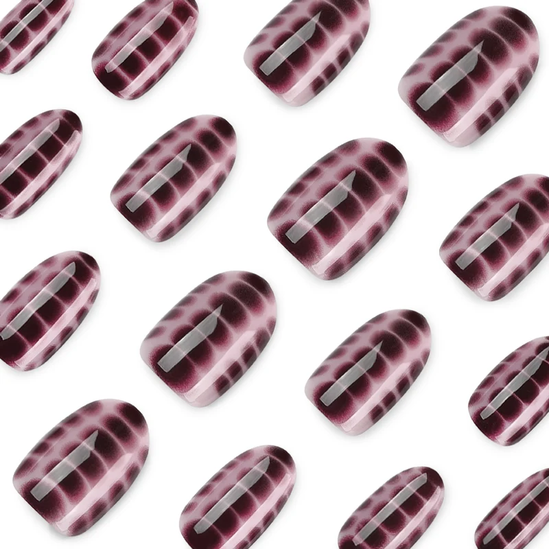 Kunstvolle Nagelkunst mit Schlangenmotiv Karnz