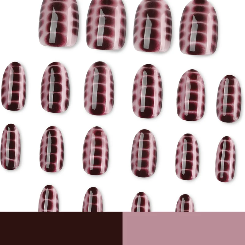 Kunstvolle Nagelkunst mit Schlangenmotiv Karnz