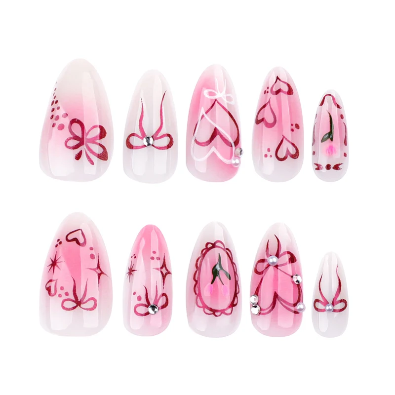 Kunstvolle Nagelkunst mit romantischem Herzdesign Karnz