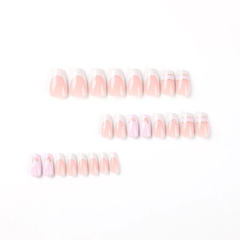 Kunstvolle Nagelkunst mit romantischem Design Karnz