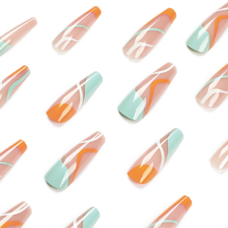 Kunstvolle Nagelkunst mit lebendigen Farbverläufen Karnz