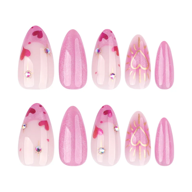 Kunstvolle Nagelkunst mit Herzdesign und Glitzer Karnz