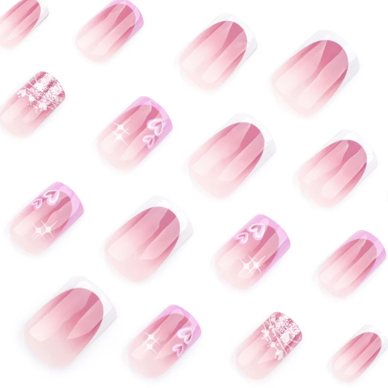 Kunstvolle Nagelkunst mit Herz- und Glitzermotiven Karnz