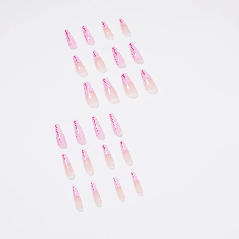 Kunstvolle Nagelkunst mit Gradient- und Punkt-Design Karnz