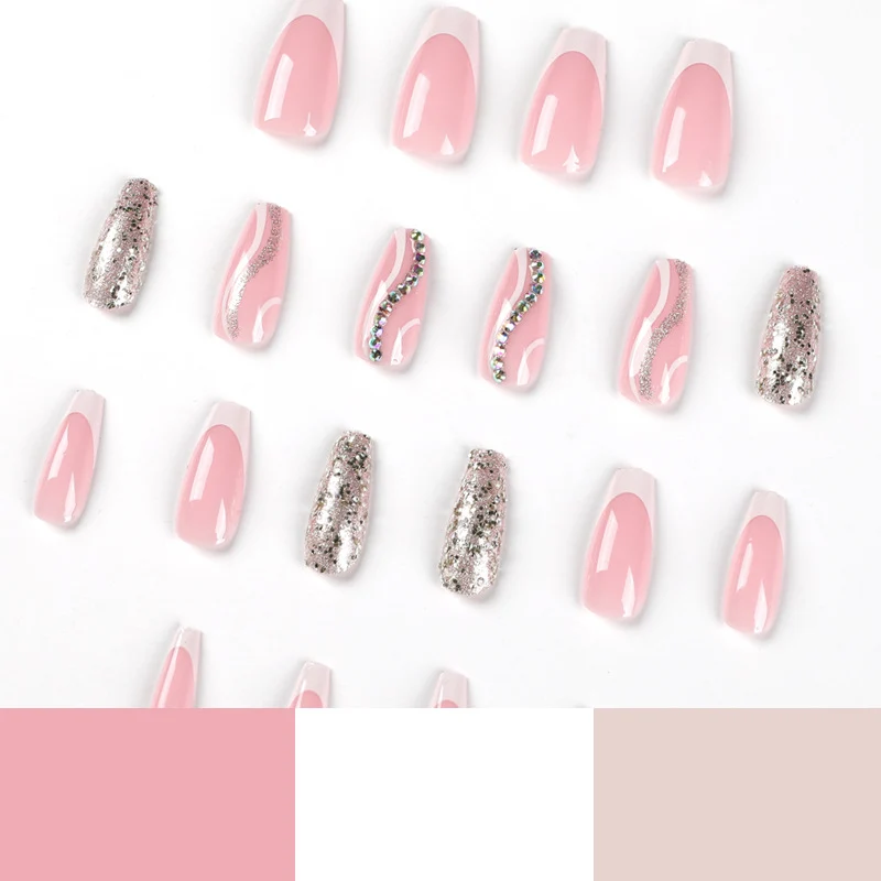 Kunstvolle Nagelkunst mit Glitzer- und Wellenakzenten Karnz