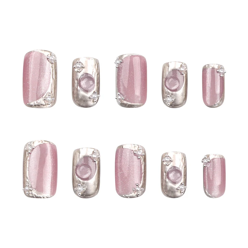 Kunstvolle Nagelkunst mit Glitzer- und Ombre-Effekt Karnz