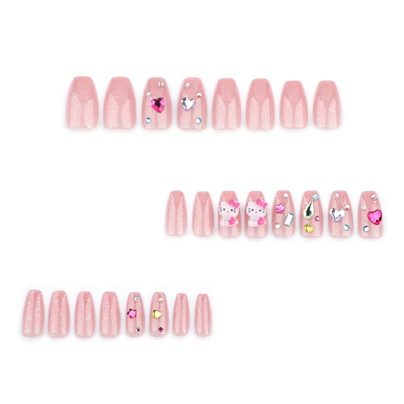 Kunstvolle Nagelkunst mit Glitzer- und Motivakzenten Karnz