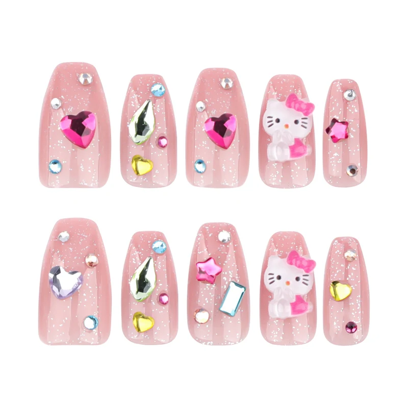 Kunstvolle Nagelkunst mit Glitzer- und Motivakzenten Karnz