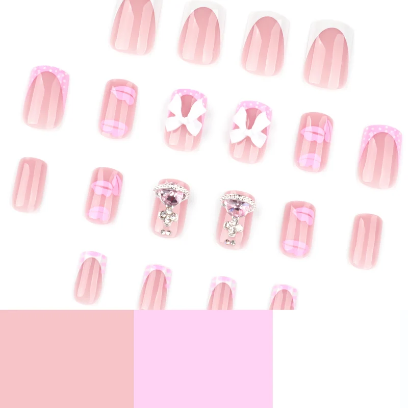 Kunstvolle Nagelkunst mit Glitzer- und Blumendesign Karnz