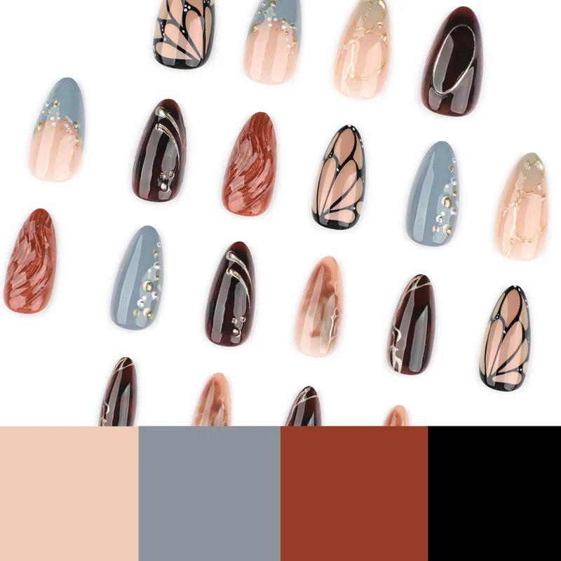 Kunstvolle Nagelkunst mit Glitzer und Akzenten Karnz