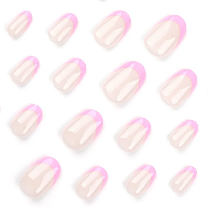Kunstvolle Nagelkunst mit Glanz-Finish und elegantem French-Tip Karnz
