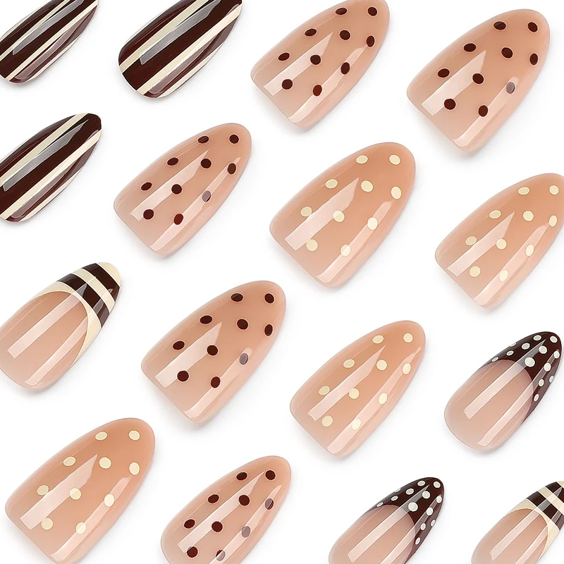 Kunstvolle Nagelkunst mit geometrischen Motiven Karnz