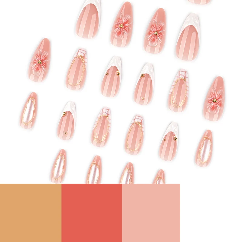 Kunstvolle Nagelkunst mit floralen und goldenen Akzenten Karnz