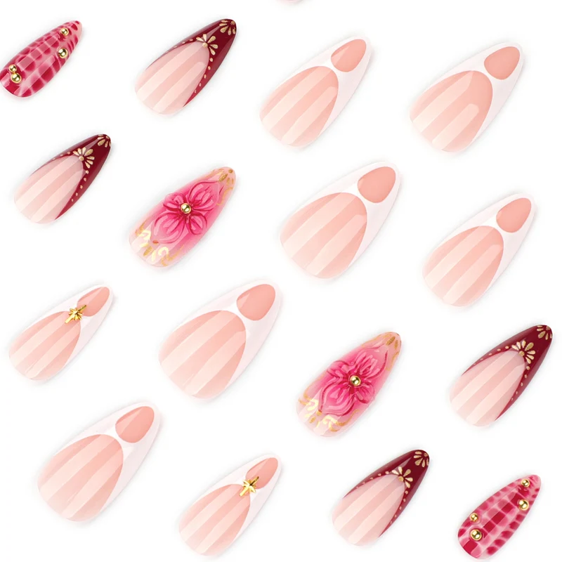 Kunstvolle Nagelkunst mit floralen und Glitzer-Akzenten Karnz