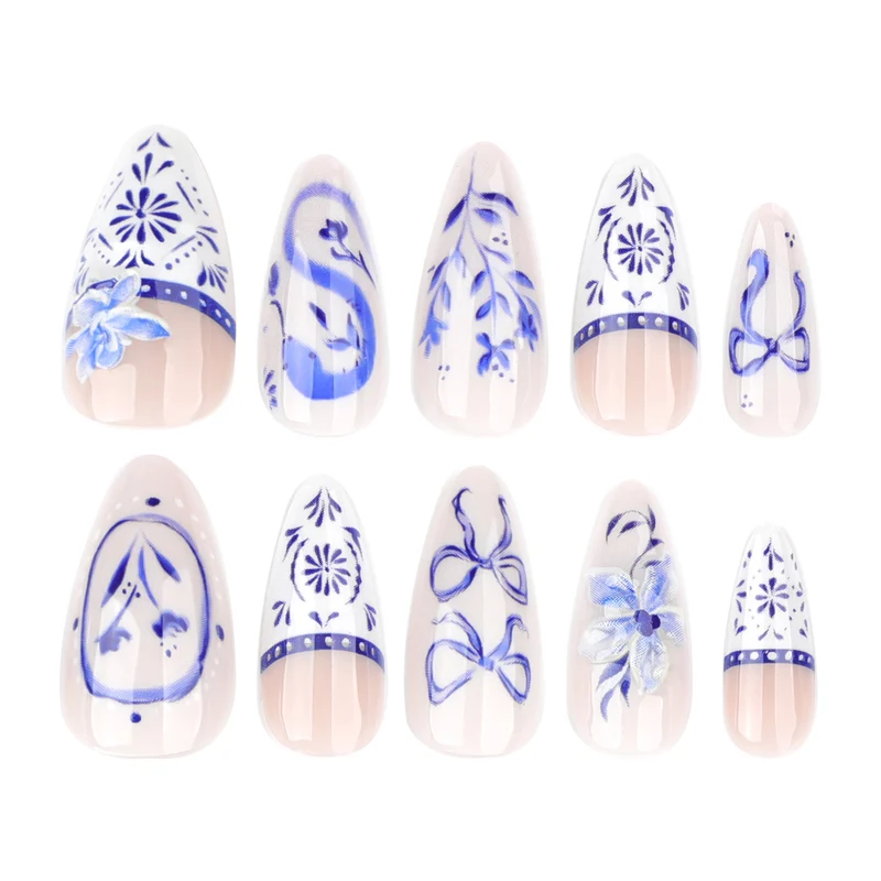Kunstvolle Nagelkunst mit floralen und Bogenverzierungen Karnz