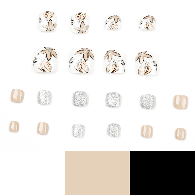 Kunstvolle Nagelkunst mit floralen Designs Karnz