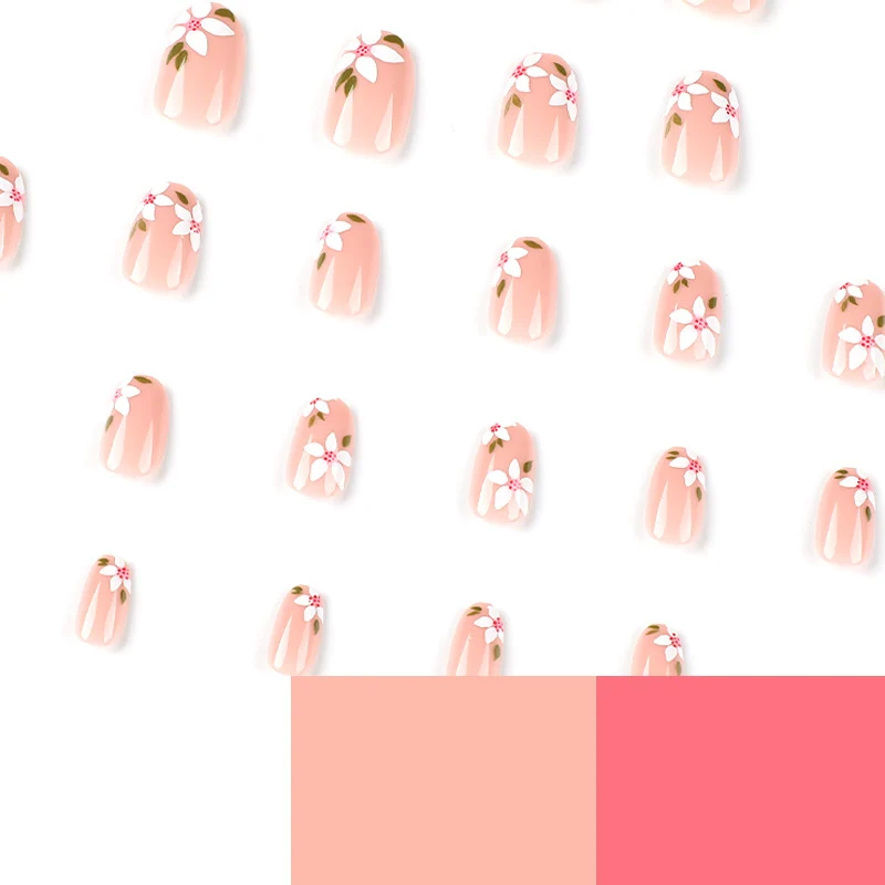 Kunstvolle Nagelkunst mit floralen Akzenten Karnz