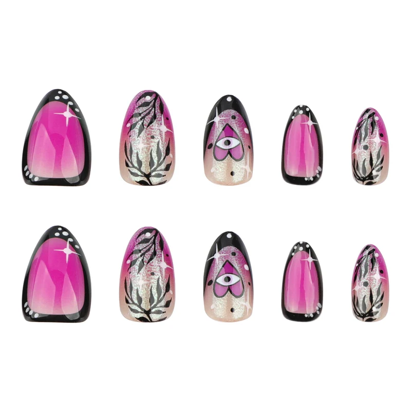 Kunstvolle Nagelkunst mit floralem Design und glamourösen Akzenten Karnz