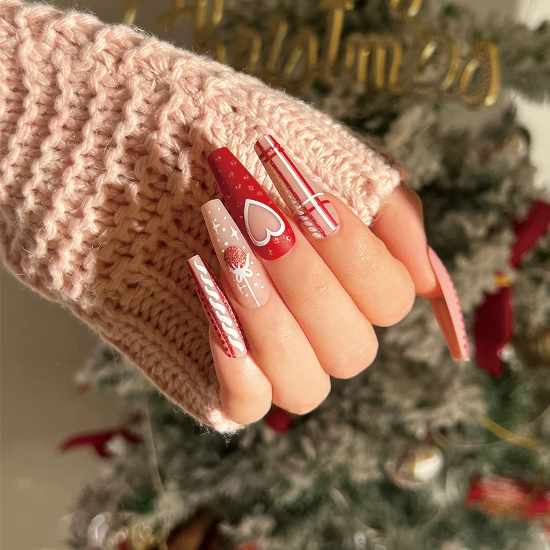 Kunstvolle Nagelkunst mit floralem 3D-Design Karnz