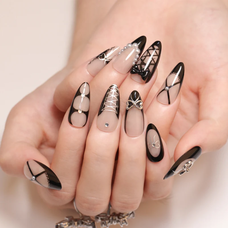Kunstvolle Nagelkunst mit eleganten Schleifen und Glitzerakzenten Karnz