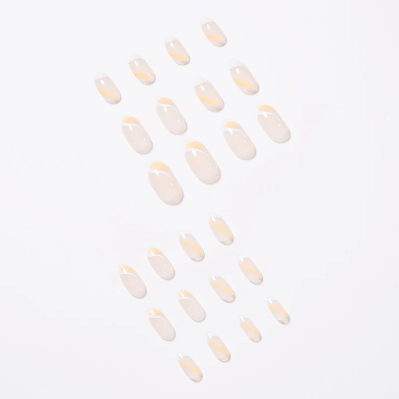 Kunstvolle Nagelkunst mit eleganten French-Tips und kreativen Designs Karnz
