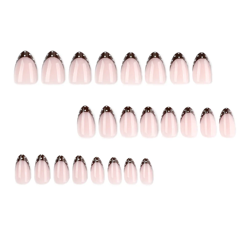 Kunstvolle Nagelkunst mit eleganten French-Spitzen und Glitzerakzenten Karnz